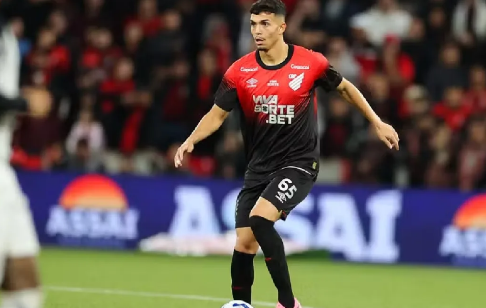 Da ameaça de dispensa no Athletico à Seleção Brasileira aos 19 anos: quem é Arthur Dias