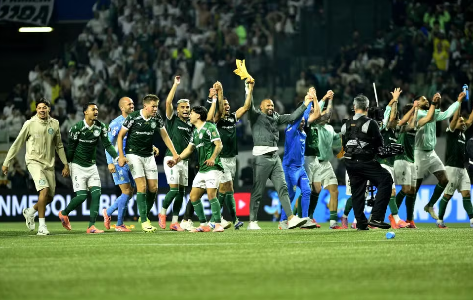 Palmeiras vence LDU com gol de Giay e larga em vantagem na Libertadores