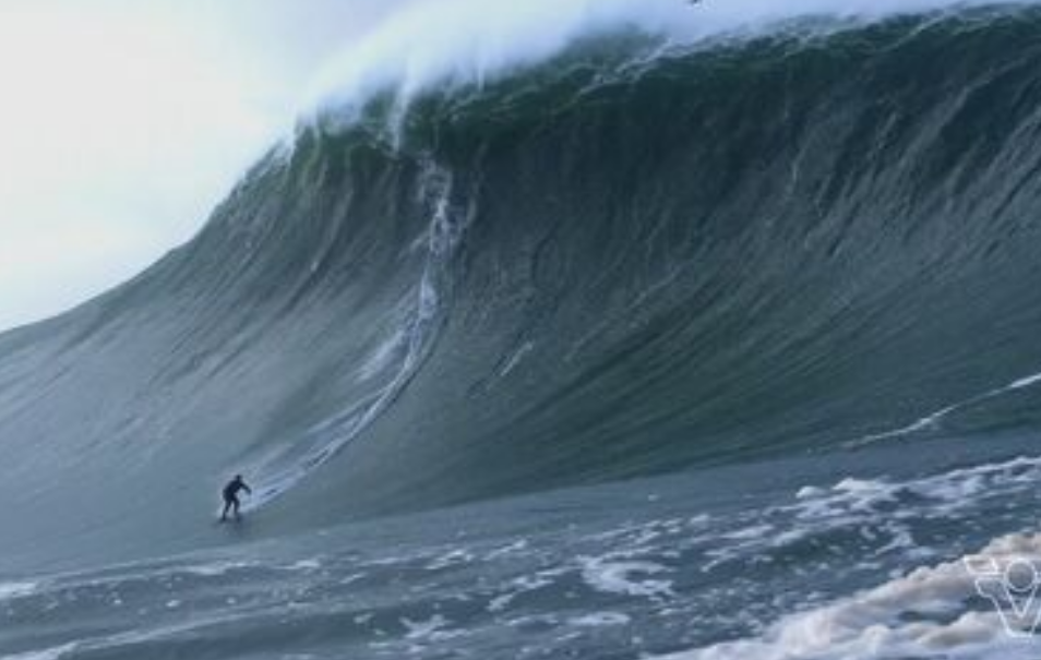 Rodrigo Koxa vence prêmio de maior onda no Big Wave Challenge e conquista bicampeonato