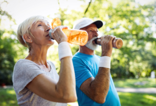 Calor e qualidade do ar exigem cuidados especiais com idosos; saiba reconhecer os sinais de desidrata&ccedil;&atilde;o