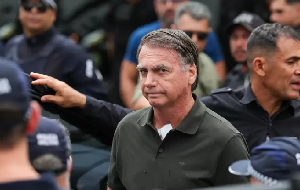 Defesa de Bolsonaro apresenta novo pedido ao STF para revisar condenação
