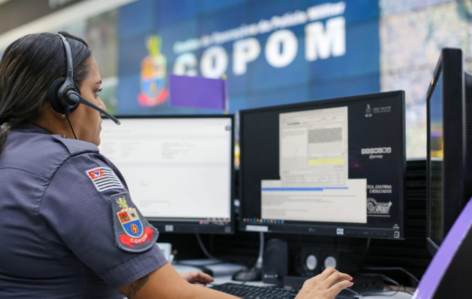 Mulher faz sinal de socorro pela janela e recebe ajuda da PM na Vila Maria