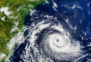 Ciclone extratropical forma espiral gigante no Atlântico Sul e provoca alerta para ventos fortes e ressaca no litoral brasileiro