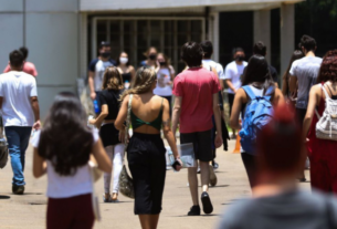 Mulheres são quase 64% dos inscritos no Enem 2026